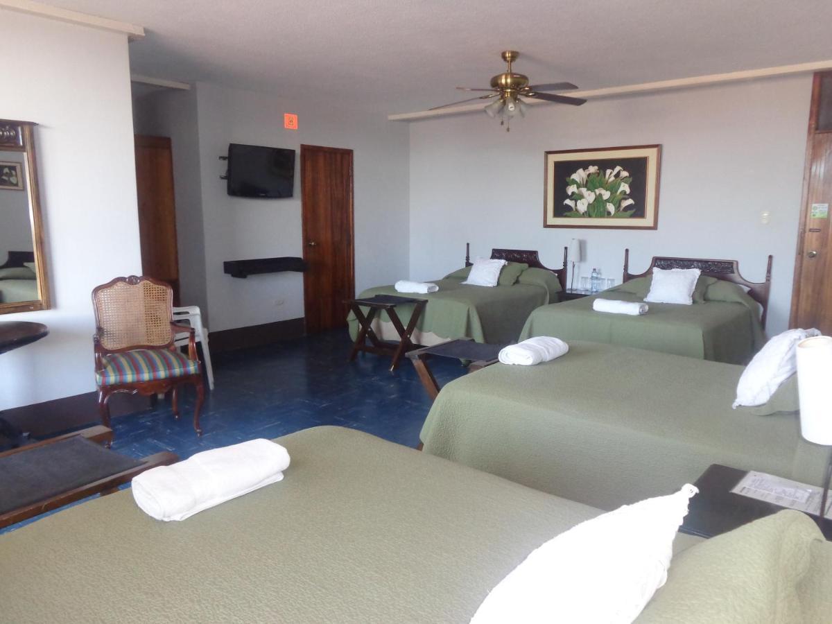 Hotel Dona Carmen Retalhuleu Esterno foto