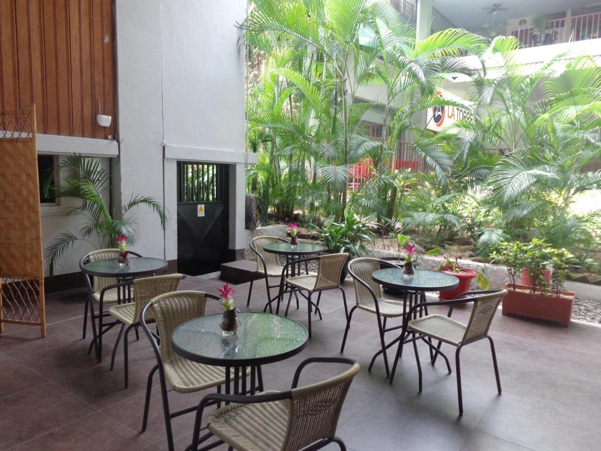 Hotel Dona Carmen Retalhuleu Esterno foto