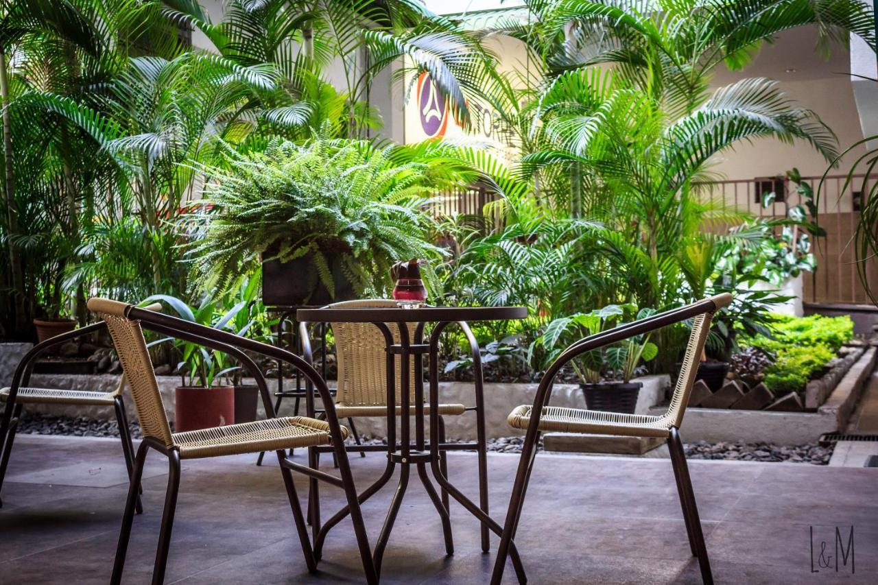 Hotel Dona Carmen Retalhuleu Esterno foto